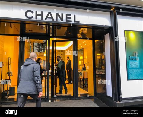 chanel 51 avenue montaigne 75008 paris|montaigne shops in paris.